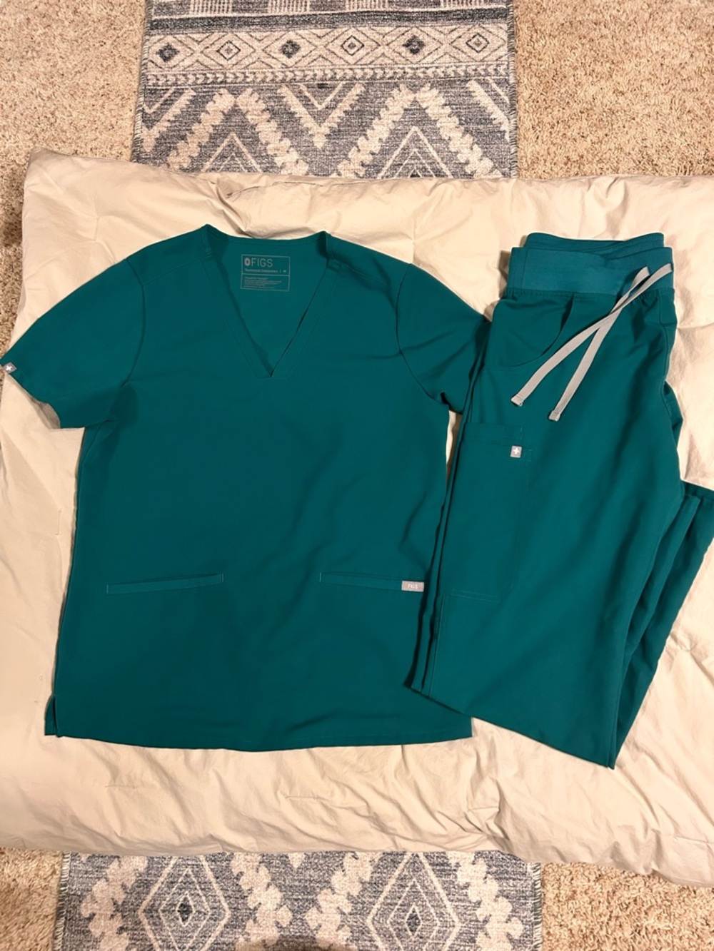 Figs scrub set  green color